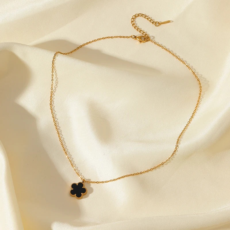 Pingente Trevo Preto com Dourado  (+ Presente: Corrente)