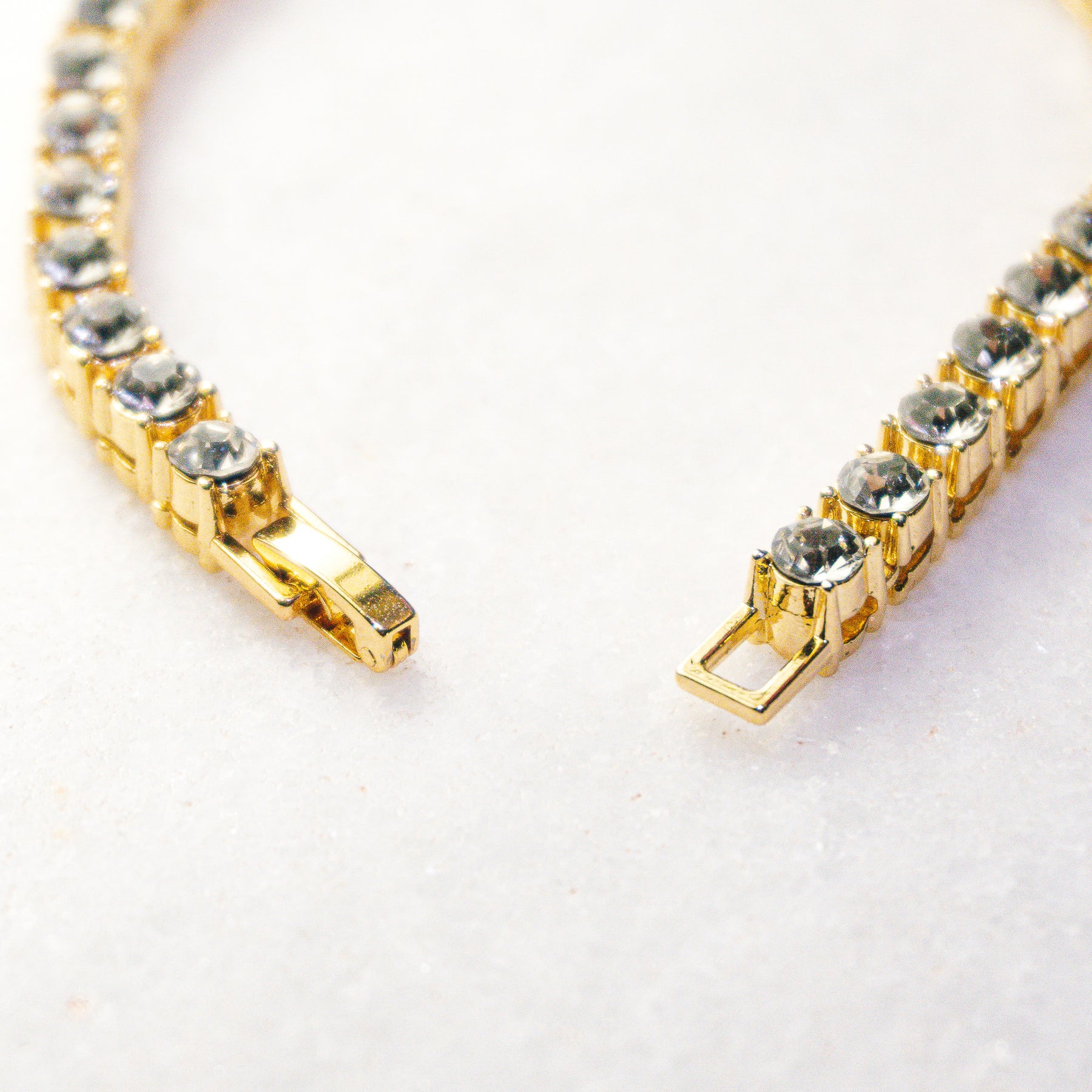 Pulseira-Riviera-Ice-Cravejada-ouro-dourada