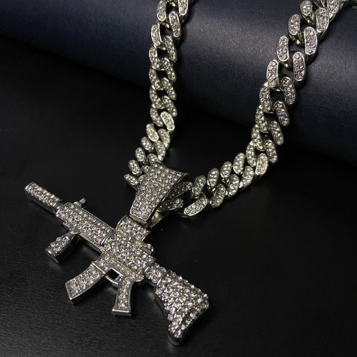 Pingente M4 Ice Cravejado (+ Presente: Corrente)