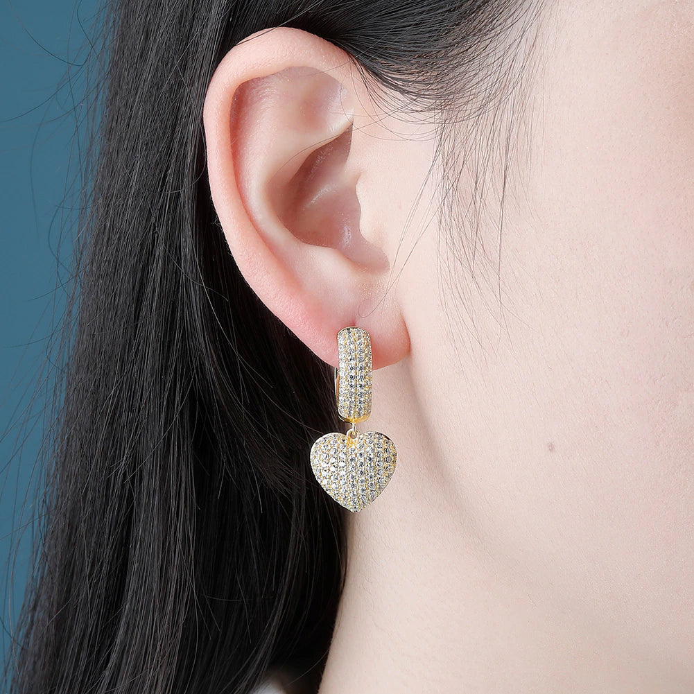 brinco-de-argola-com-coracao-ice-cravejado-dourado