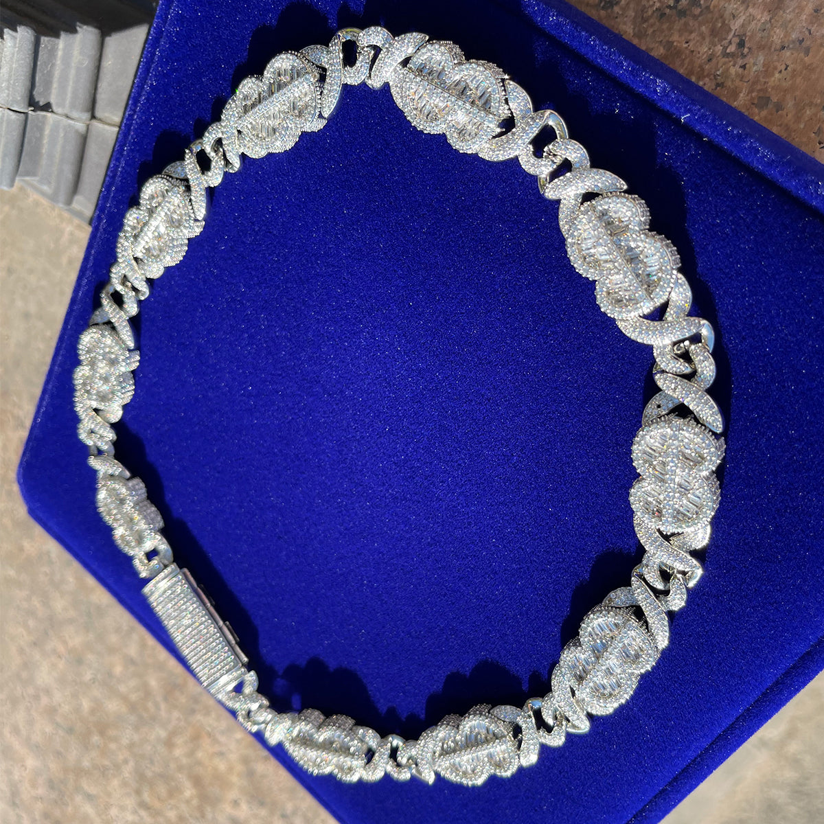 corrente-cuban-infinity-money-premium-ice-cravejada-prata-dourado