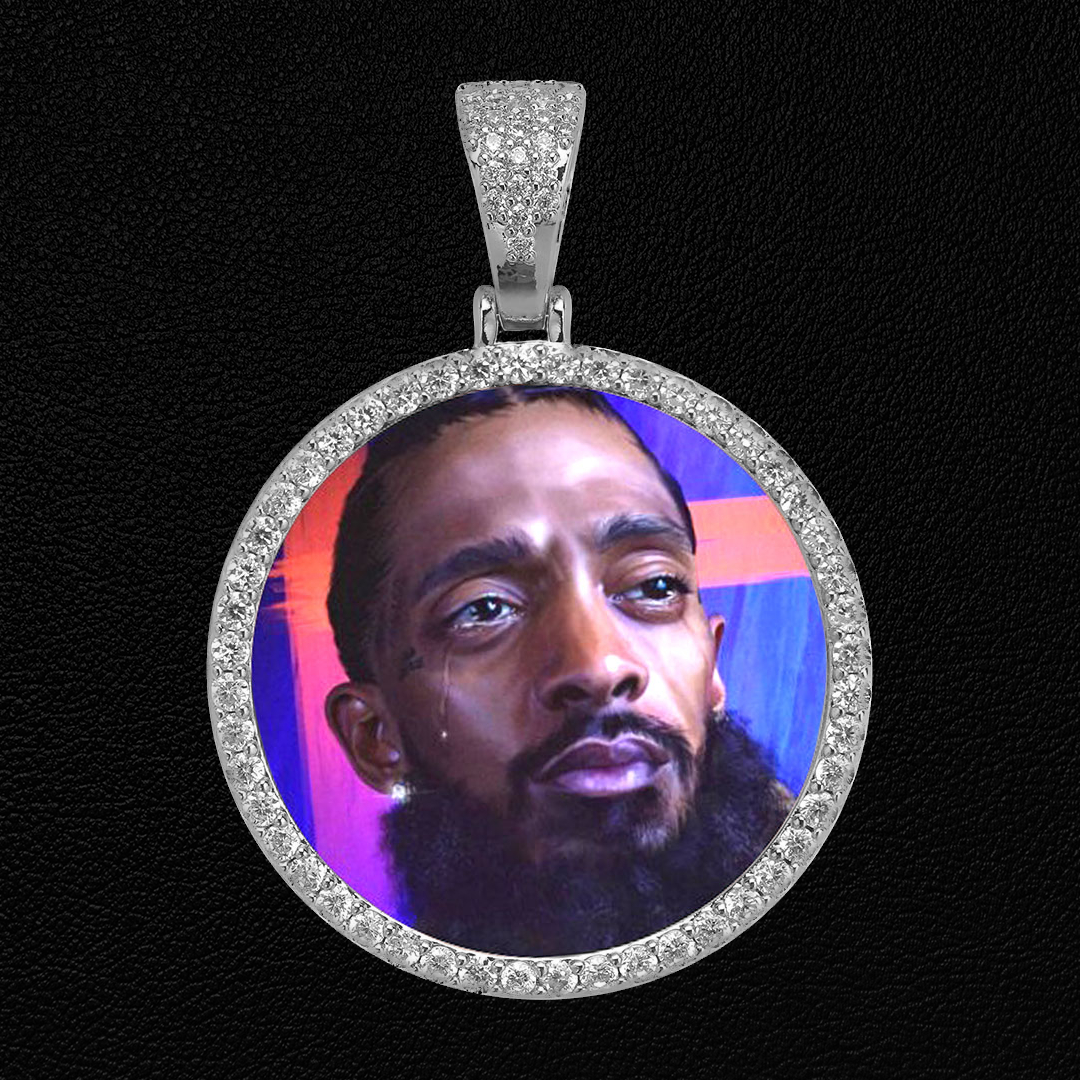 medalhao-circular-personalizado-ice-cravejado-presente-corrente-prata-dourado