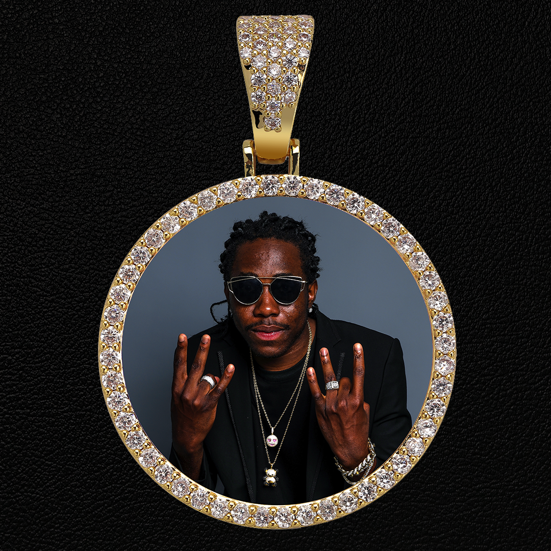 medalhao-circular-personalizado-ice-cravejado-presente-corrente-prata-dourado
